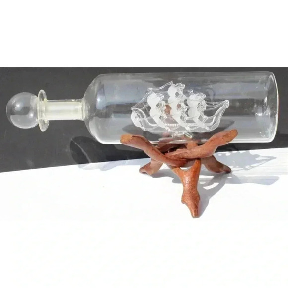 Vtg The Bounty 1784 Glass Model Ship in Bottle with Stand, Britain 7" [AT] - Picture 1 of 2